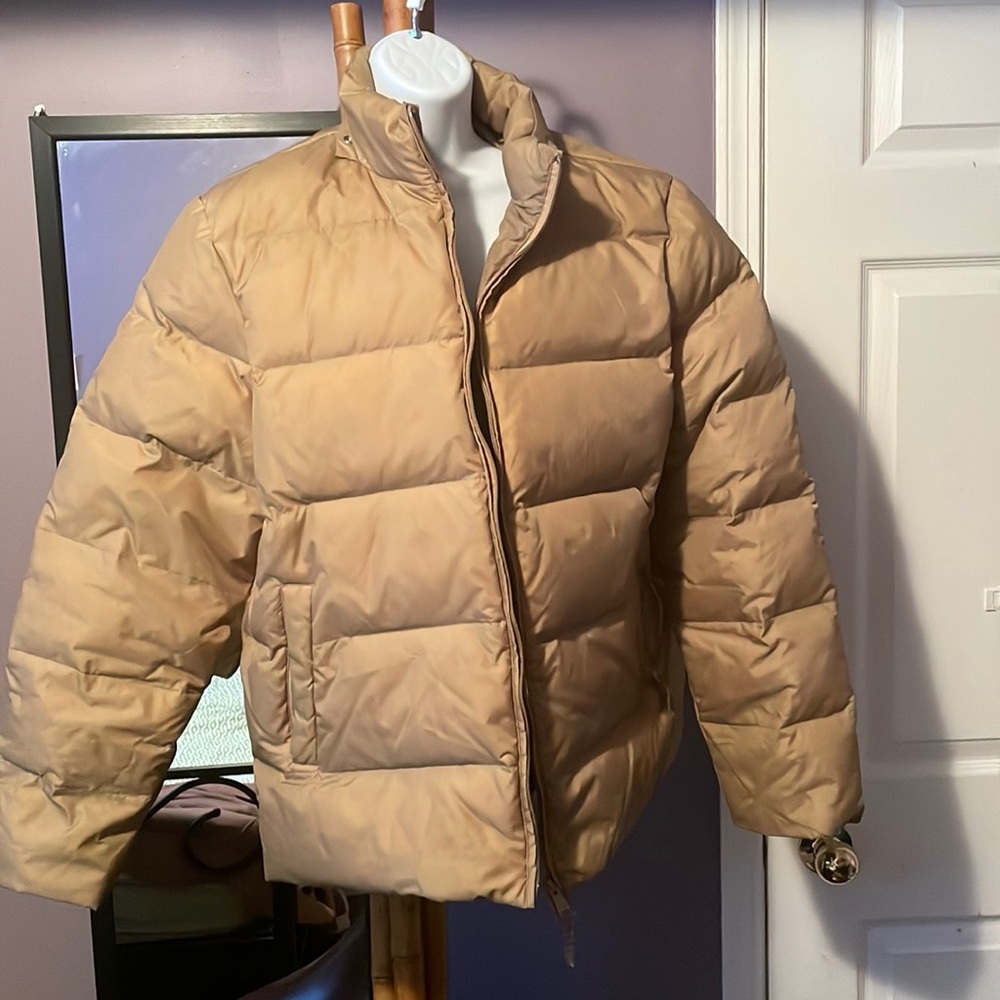 Women’s puffer style jacket